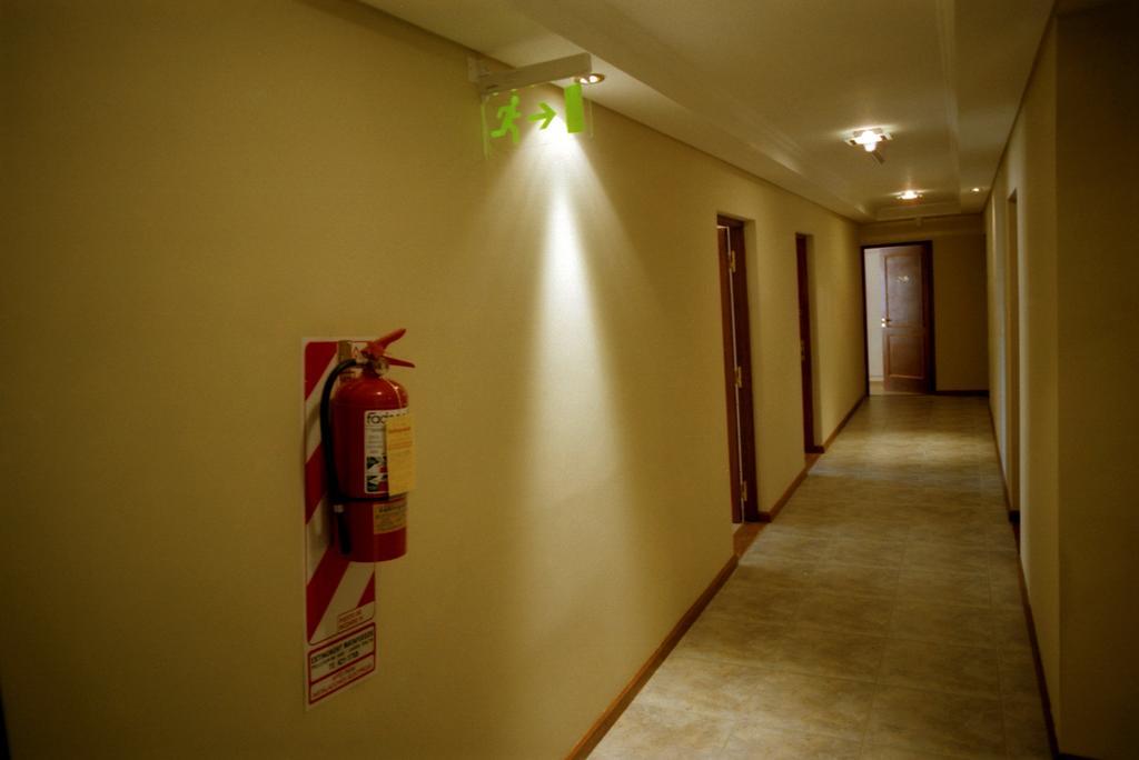 Wilson Hotel Сальта Экстерьер фото